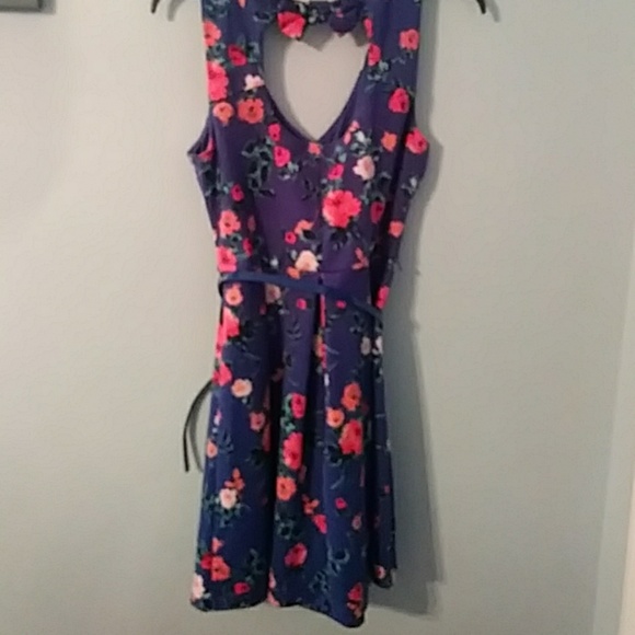 Dress - Picture 2 of 2